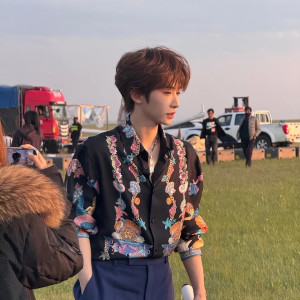 블랙 플로럴 패턴 셔츠